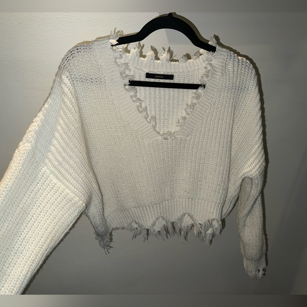Zaful light cream cropped v-neck sweater